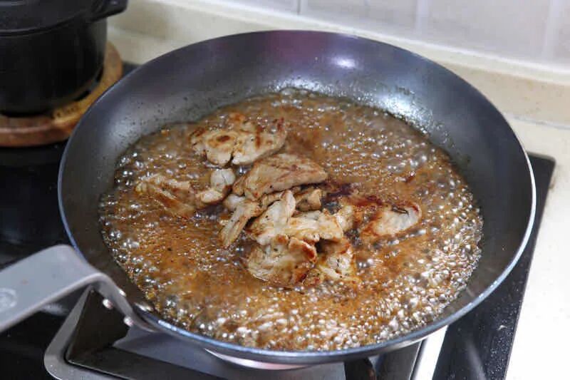 一碗你没吃过的照烧梅肉盖饭