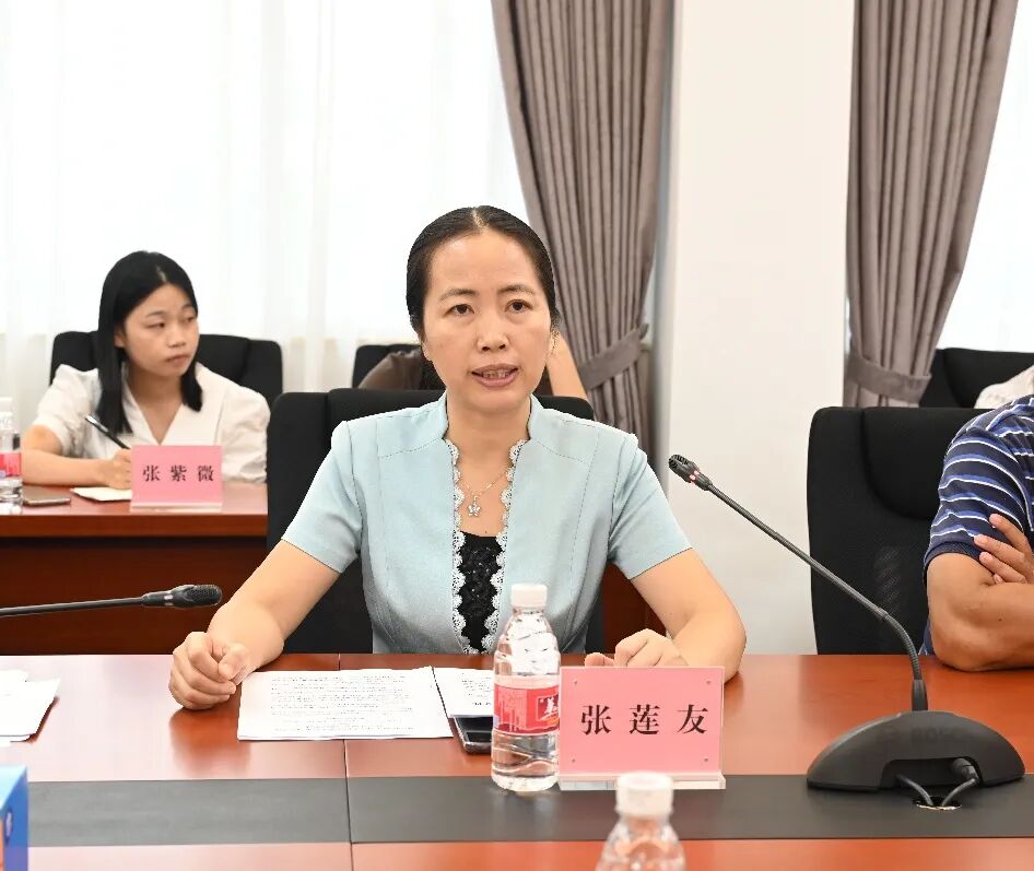 座谈会上,新会区法制工委和选联任工委的相关负责人分别对区人大