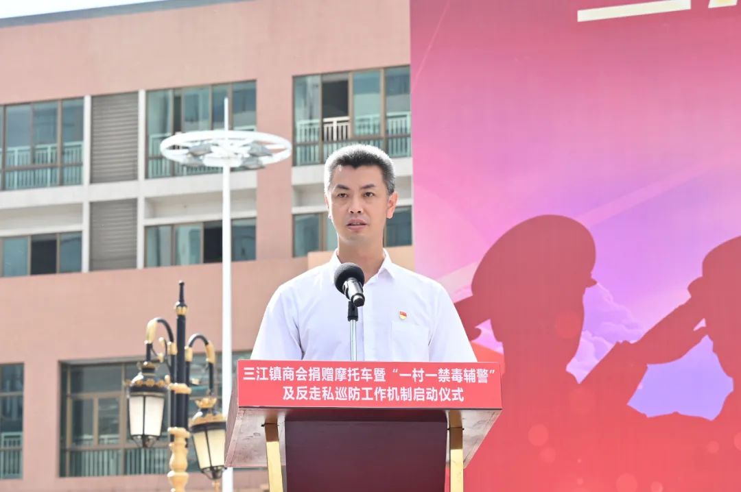 区委政法委副书记黄建国,区委政法委专职委员黄钧锚以及三江镇领导梁