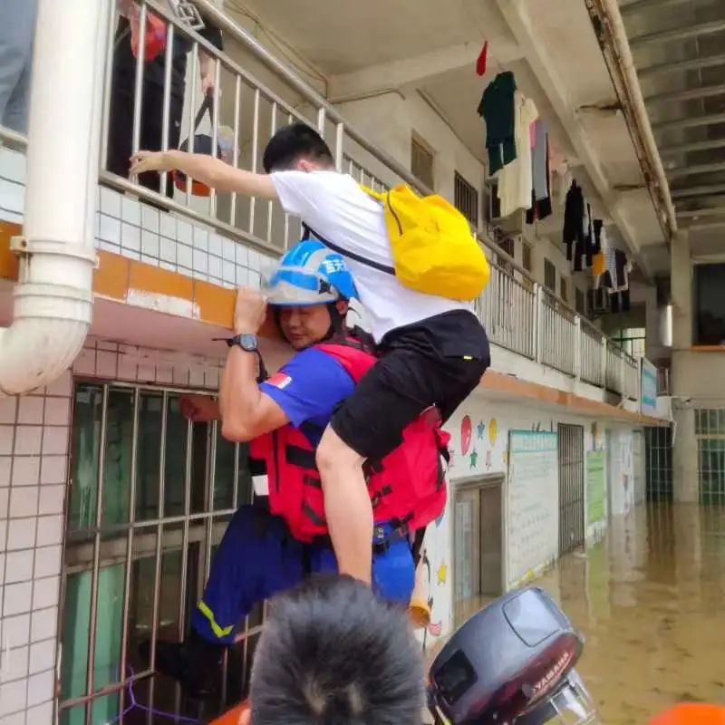 广东遭特大洪水：历史最高水位背后，英德的艰难救援 本文为「三联生活周刊」原创内容