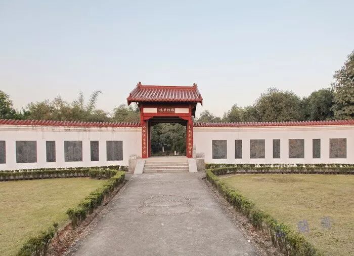 花间事果喵女尊txt_花间事橙光游戏_花间淫事小说