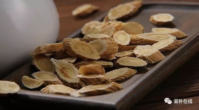 常喝黄芪汤，防病保健康！黄芪不仅能治病，还能养生