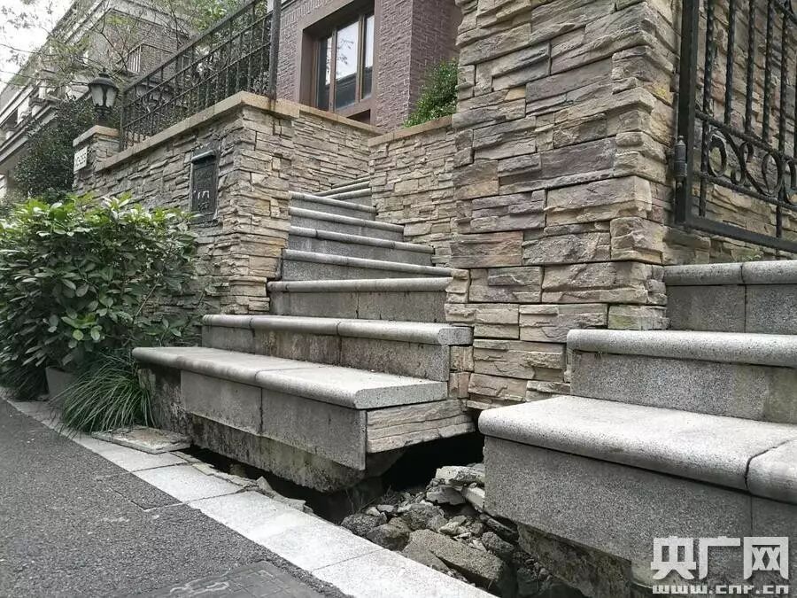 图为房屋和路面分离图为房屋和路面分离