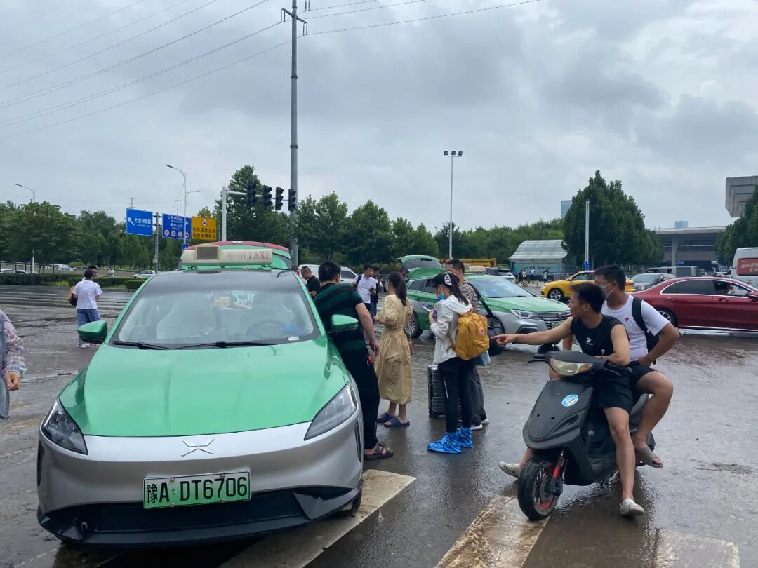 灾后郑州：当一座都市忽然失去了互联网 | 故事硬核(图4)