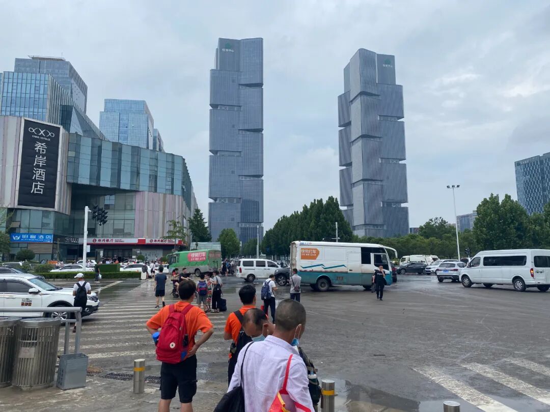 灾后郑州：当一座都市忽然失去了互联网 | 故事硬核(图2)