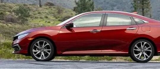 全新本田思域三厢版车型曝光，变化太大，向雅阁看齐？