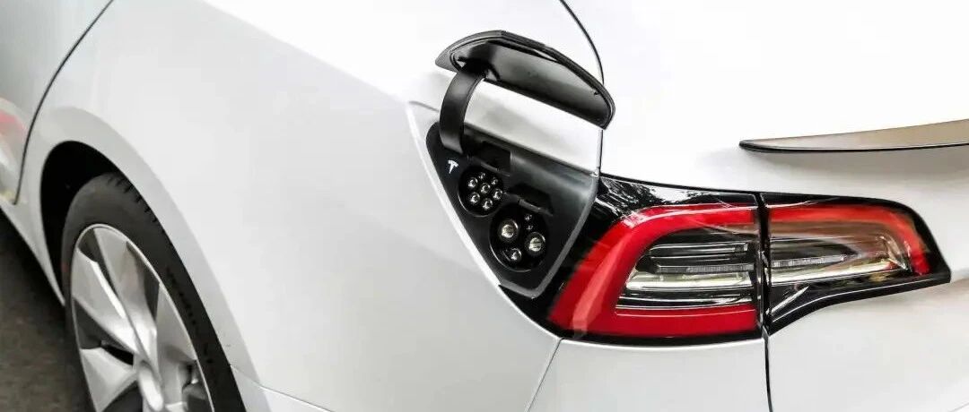 特斯拉保费一夜之间暴增80％，专属车险一出，保费涨幅为何这么大？