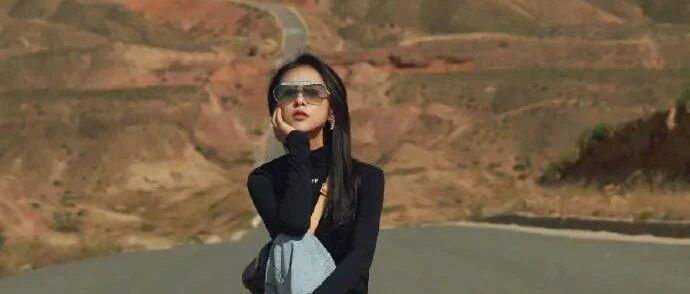 女明星被交警警告，喜提热搜第一！结果又一当红女星被扒出同样违法