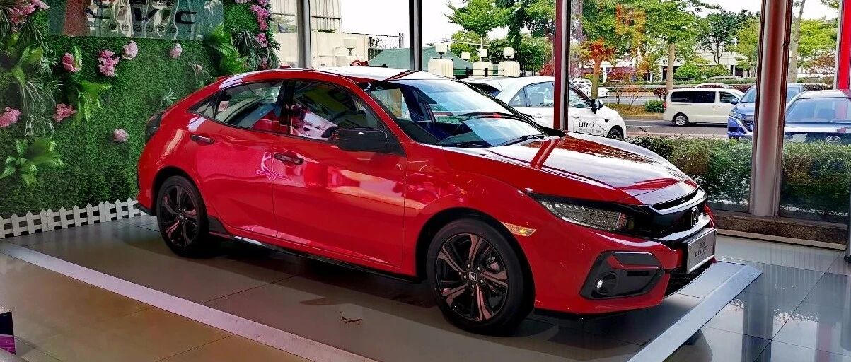 两厢思域到店实拍，更多细节曝光，售价比三厢高？