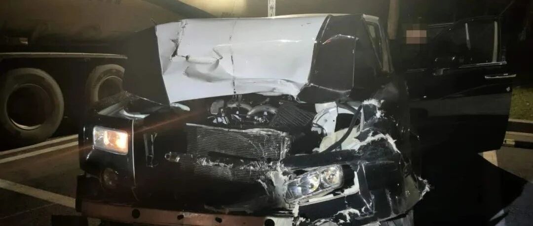 司机一个动作，老板600万豪车直接报废！