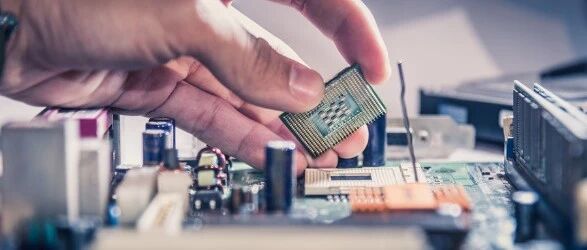 并购潮、缺芯、自研，2021芯片行业往何处去？