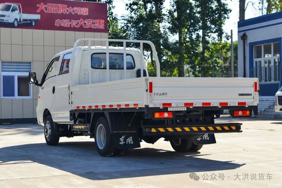 东风 小霸王W17 122马力 2.95米双排栏板小卡(国六)(EQ1040D6CDB)外观