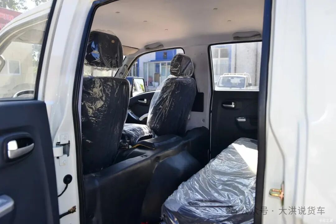 东风 小霸王W17 122马力 2.95米双排栏板小卡(国六)(EQ1040D6CDB)驾驶室