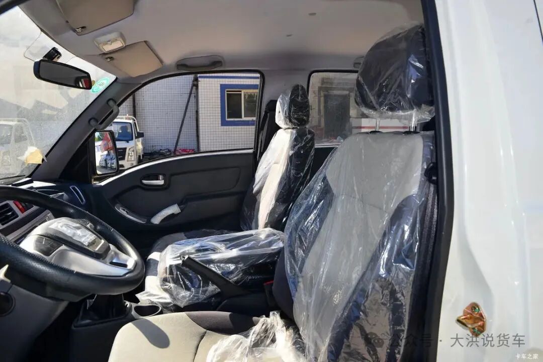 东风 小霸王W17 122马力 2.95米双排栏板小卡(国六)(EQ1040D6CDB)驾驶室