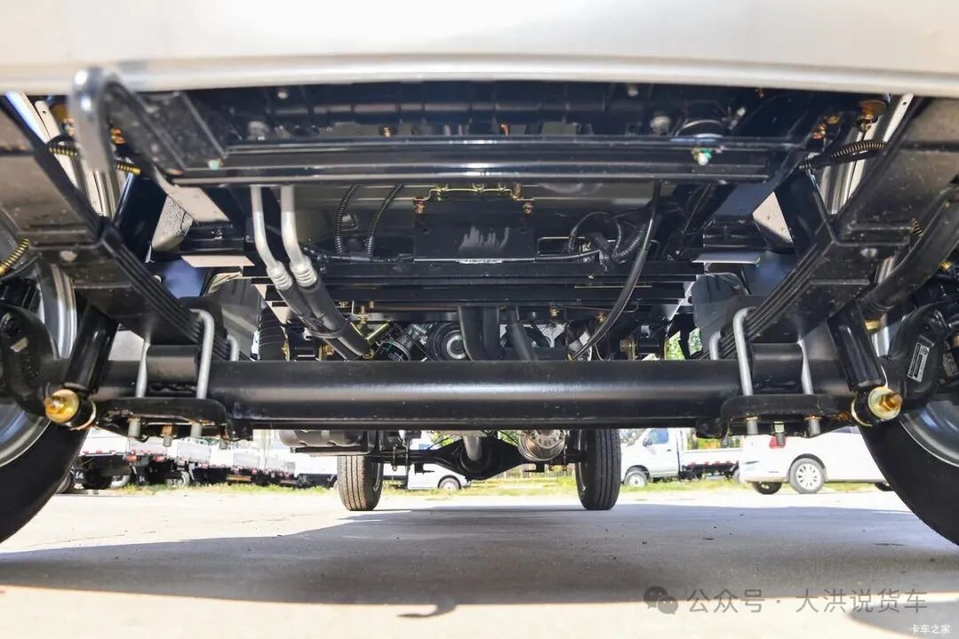 东风 小霸王W08 1.3L 91马力 3.05米单排栏板小卡(后单胎)(EQ1036S60Q4A)底盘