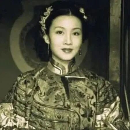 你一个婊子也想当皇后吗？