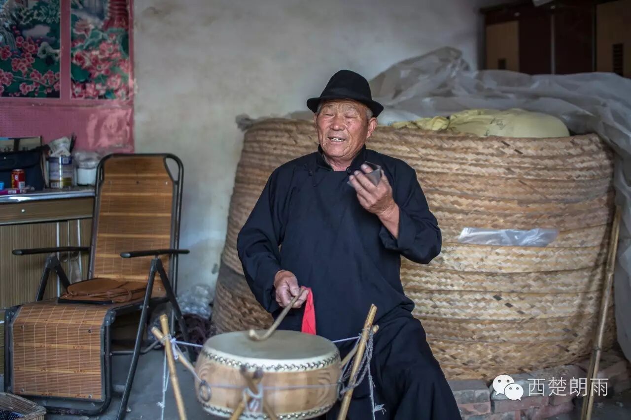 师父也很喜欢他,倾囊相授,柴志国也很聪明,半个月就出师了,自己和师父