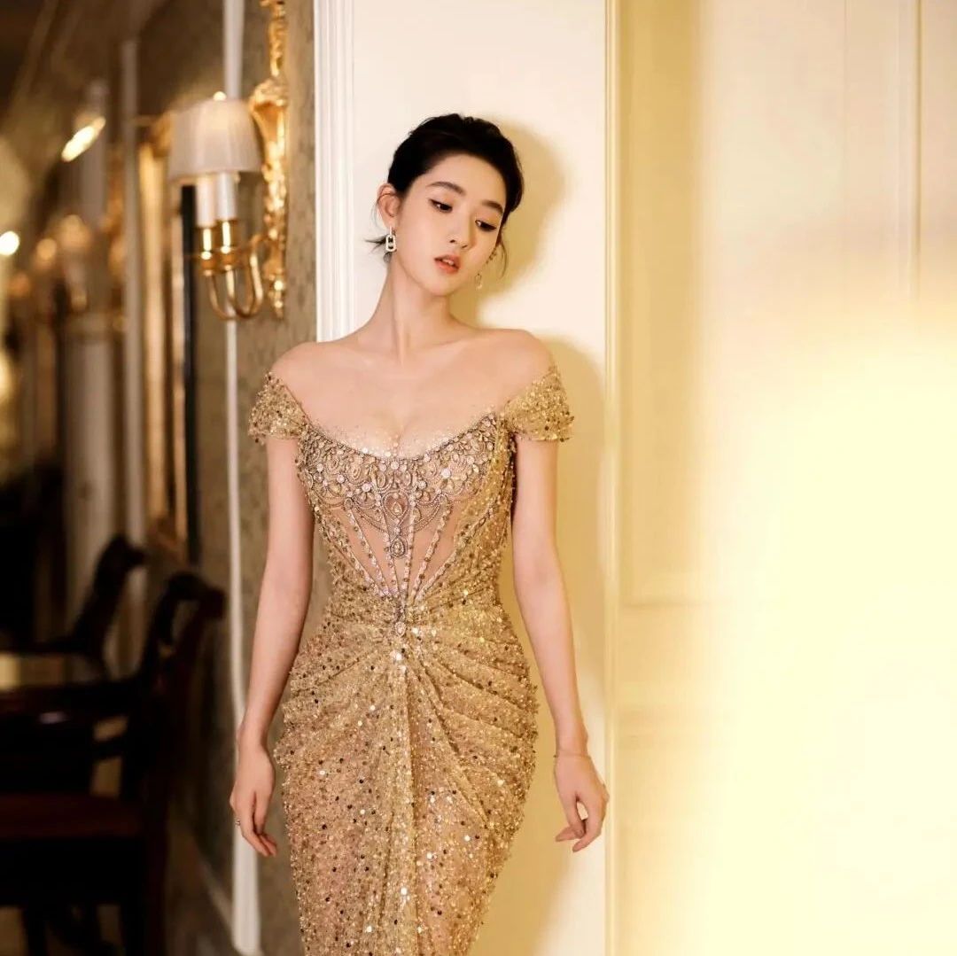 王玉雯| 芭蕾校花 气质女神  在喧嚣中静待花开  粉唇美貌美腿迷人