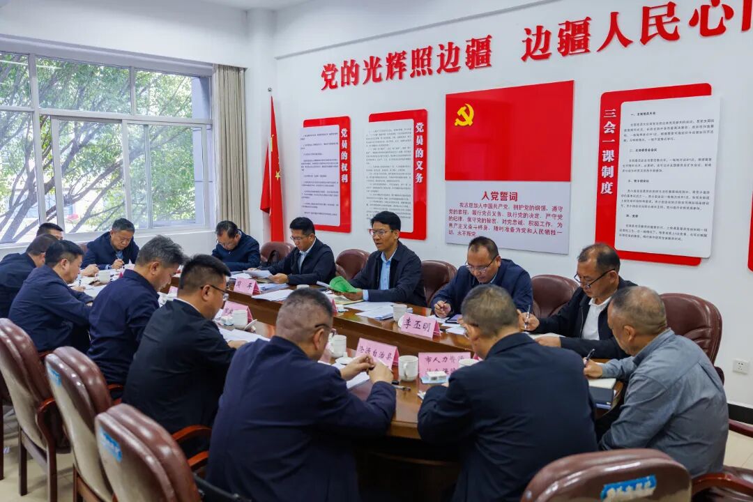 3月30日，市委副书记、市长徐贤到市农垦局调研，并主持召开推进农垦改革发展工作座谈会.jpg