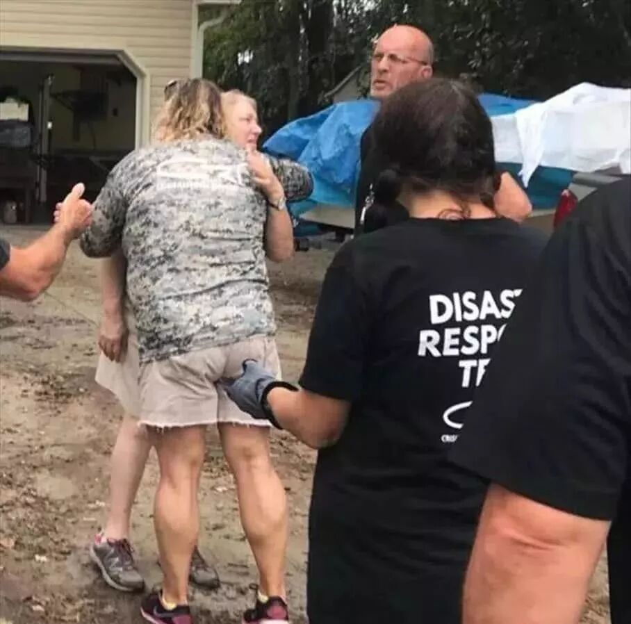 【爆笑】“20张意想不到的巧合照片！让人忍不住想笑！让人对自己的眼睛产生怀疑”（组图） - 4