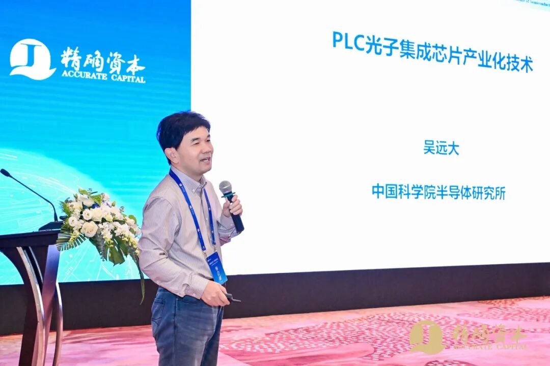 人的照片上写着字

描述已自动生成