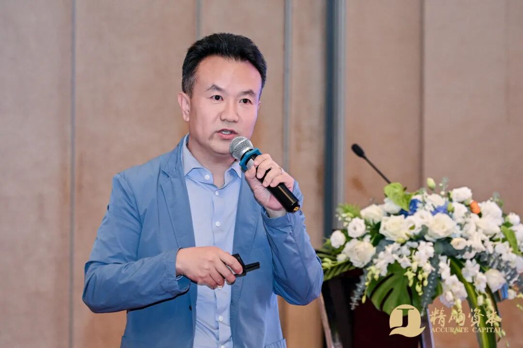 男人在打电话

描述已自动生成