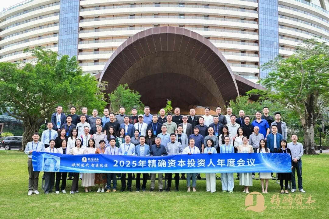 草地上的人群

描述已自动生成