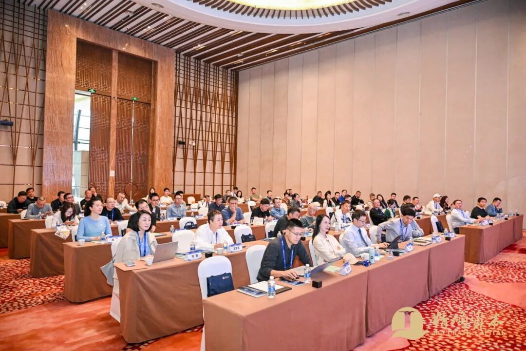 图片包含 桌子, 室内, 大, 建筑

描述已自动生成