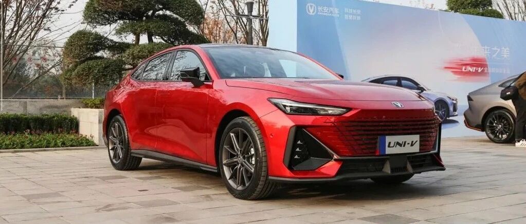 前铲、声浪、大尾翼统统安排！还有谁比UNI-V更懂年轻人？