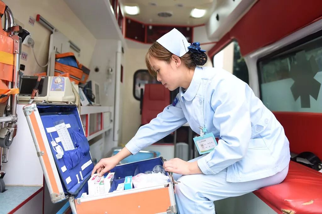 救护车上的担架怎么用【健康科普】救护车大解密，快来看看里面都有啥！_https://www.jmylbn.com_新闻资讯_第42张