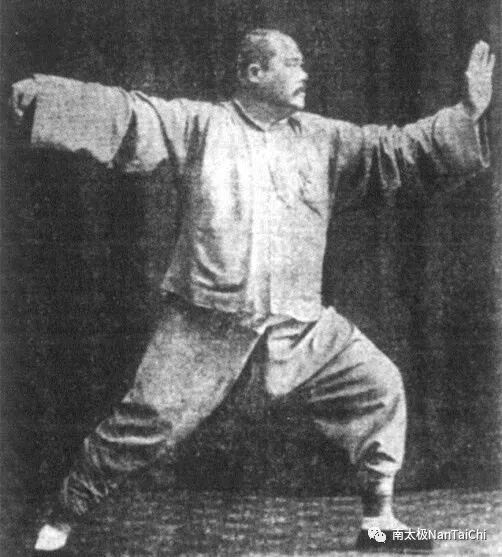 资料来自南太极&ldquo;浩浩乎如冯虚御风,而不知其所止,飘飘乎如遗世独立,羽化而登仙.&rdquo;杨澄甫先生当年常用这句话来形容杨氏太极...
