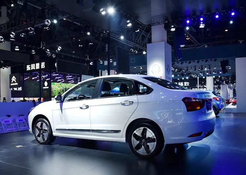 全新E70携EX1亮相成都车展，东风风神未来三年将推9款新车
