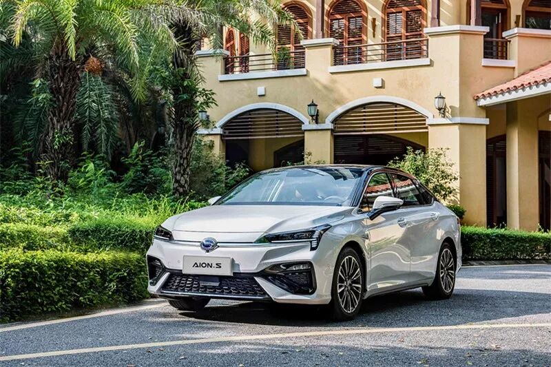 上半年新能源目标完成率：比亚迪才达3成，只有一家接近过半