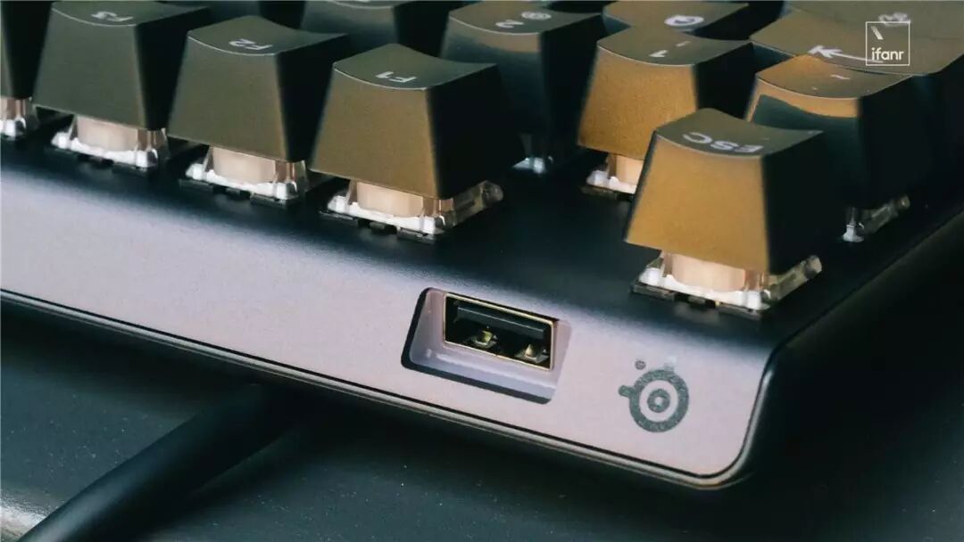 罗技键盘怎么调灯光_赛睿键盘轴