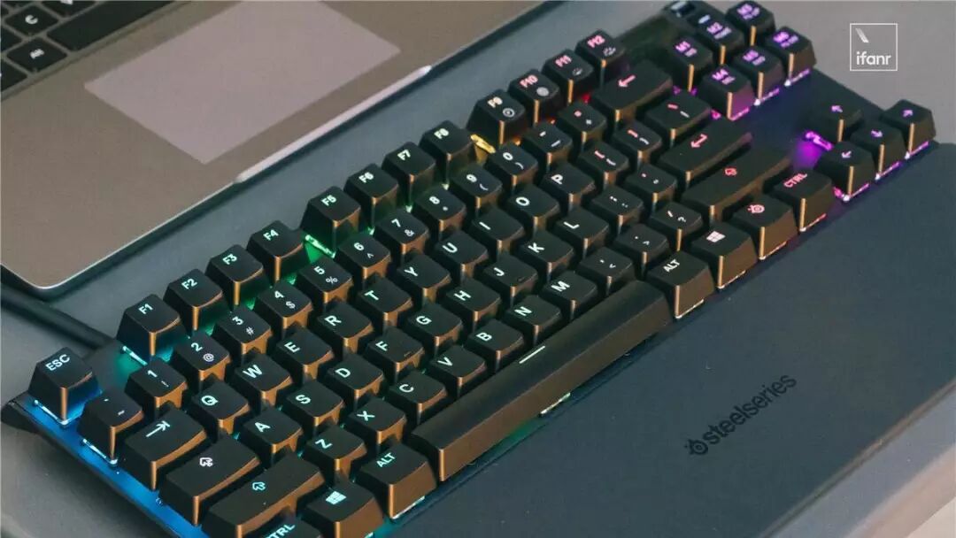 赛睿键盘轴_罗技键盘怎么调灯光