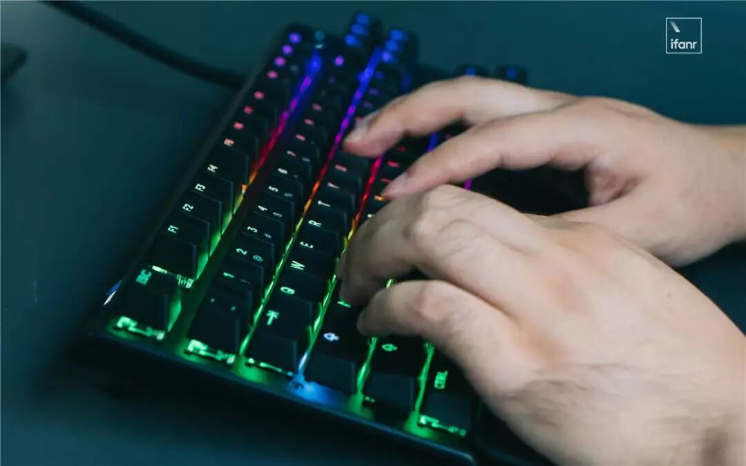 罗技键盘怎么调灯光_赛睿键盘轴