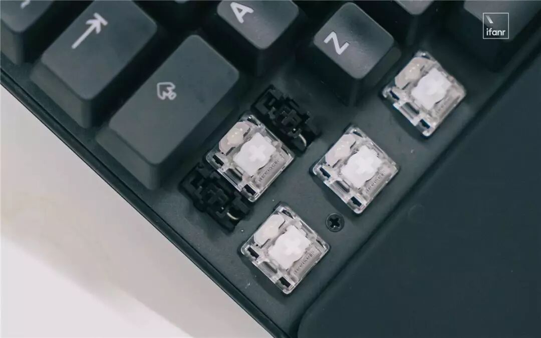 罗技键盘怎么调灯光_赛睿键盘轴