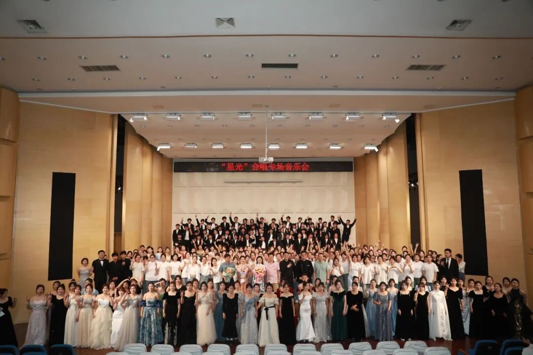 文艺晚会.jpg