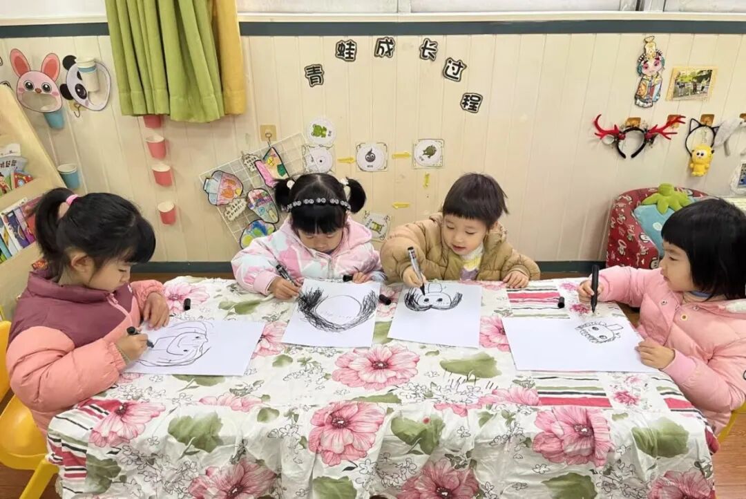 小一班画妈妈.jpg
