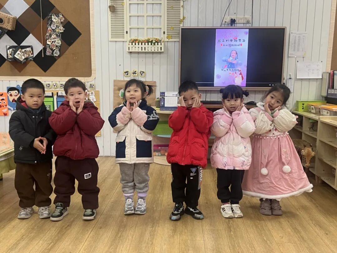 小三班儿歌表演 (1).jpg