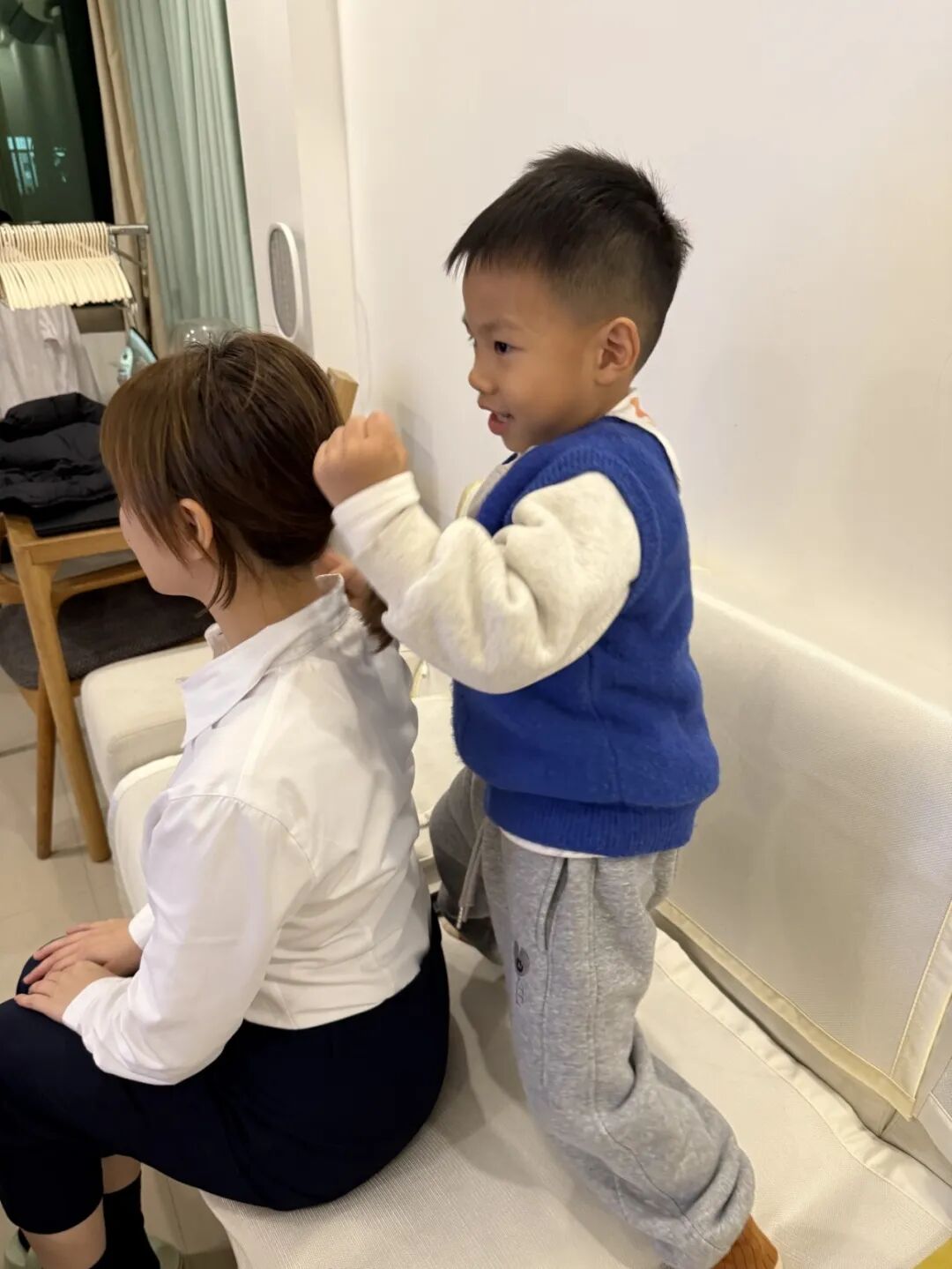 小三班我给妇女做件事 (2).jpg