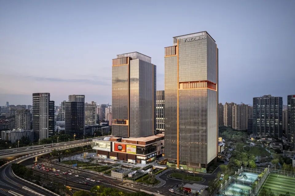 Shanghai Office Vacancy at 24。4% ： Who Is Renting Whole Towers?