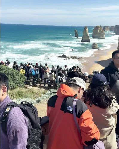 Chinese Tourists Surge Globally During 13-Day Golden Week Holiday