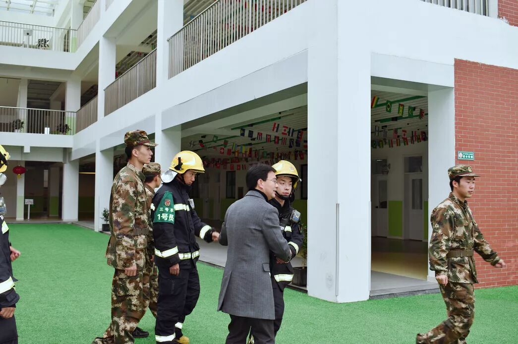 南京新书院悠谷学校第13周安全演习-- “消防车走进校园