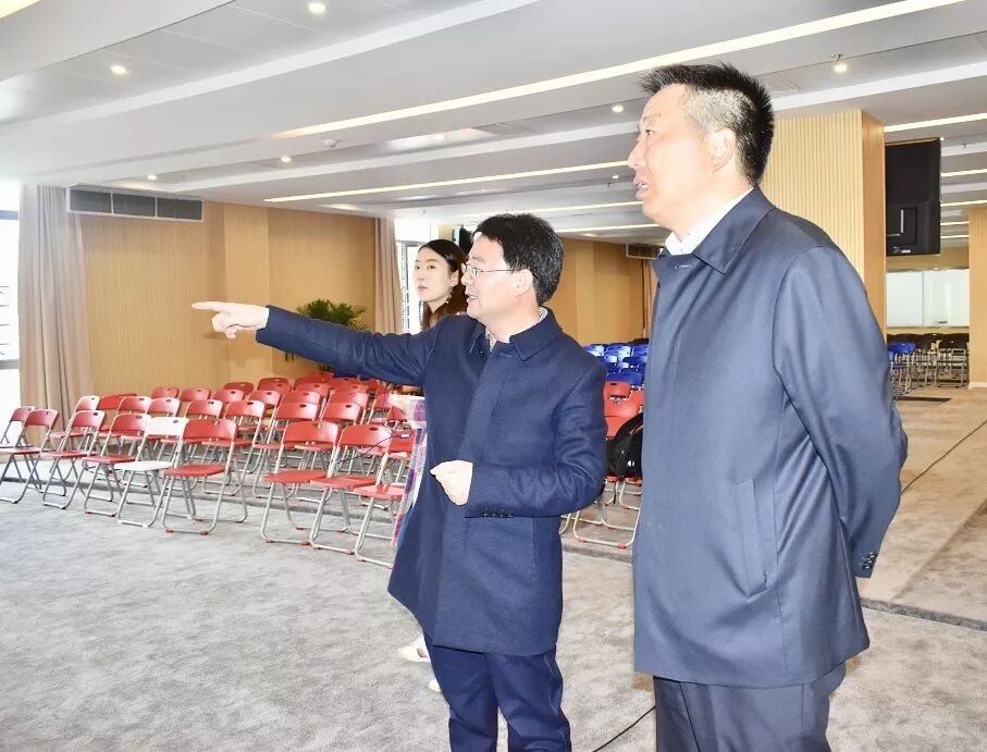 市、区教育局领导走进南京新书院调研