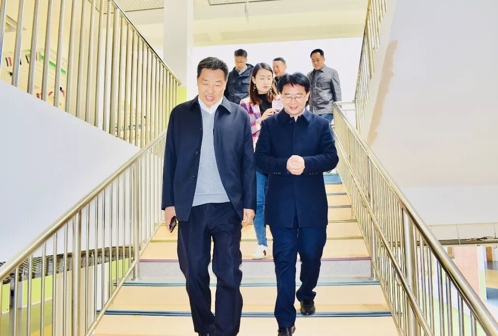 市、区教育局领导走进南京新书院调研