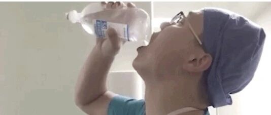 医生术后喝葡萄糖水引争议，白岩松这么说...