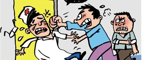 插队导致医患冲突！张医生被停职！事件冲上全国热搜