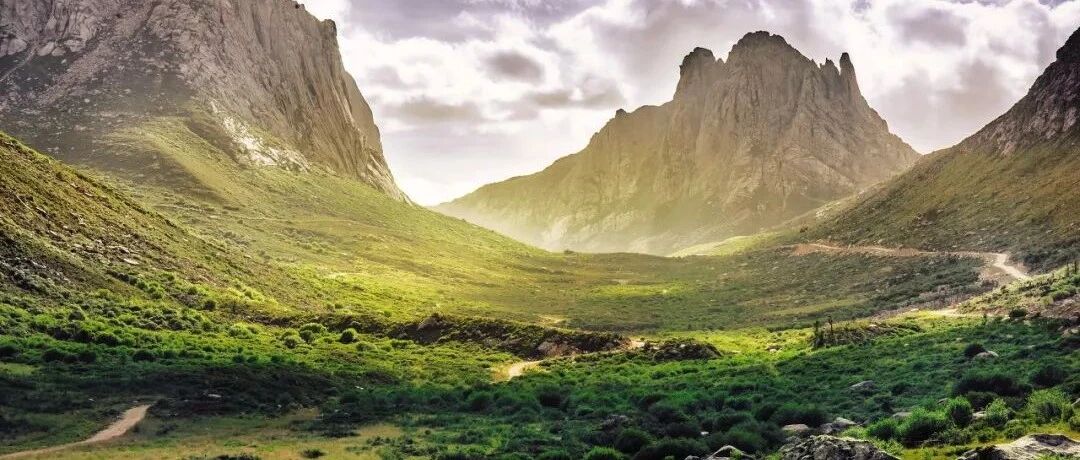 川西又一天堂秘境！花海泛滥，海子碧蓝，美到窒息却少有人知
