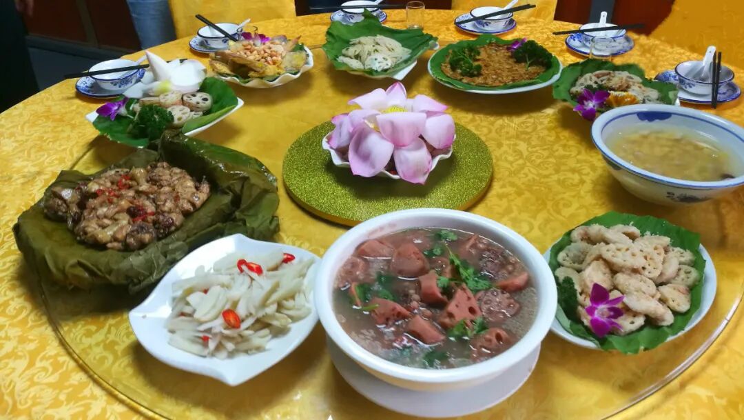 而笏口村的双季藕质量优,口感又好,因此做一桌全藕宴,也是轻而易举的